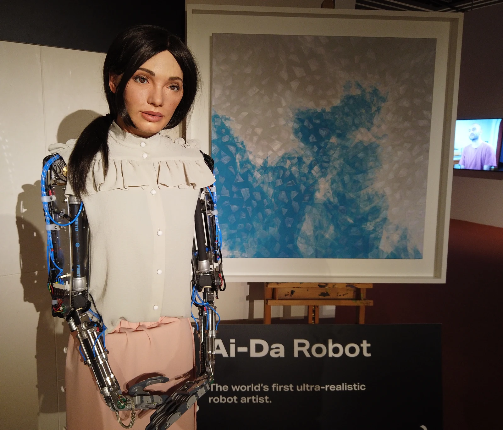 Ai-Da Robot Çalışırken by Ai-Da Robot